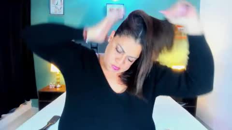 Snapshot of dannaboobsx chatting on November 17, 12:49 am Hilary online show from November 17, 12:49 am