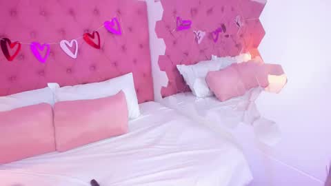 Snapshot of dannacouper chatting on February 14, 6:23 am Danna online show from February 14, 6:23 am