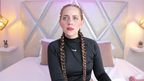 Snapshot of dannacouper chatting on October 3, 11:18 am Danna online show from October 3, 11:18 am