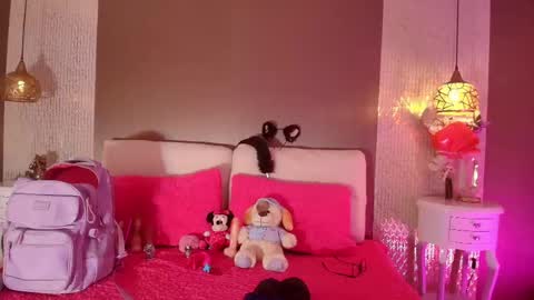 Snapshot of dannadoll69 chatting on June 4, 11:49 am Dannamunoz130 online show from June 4, 11:49 am