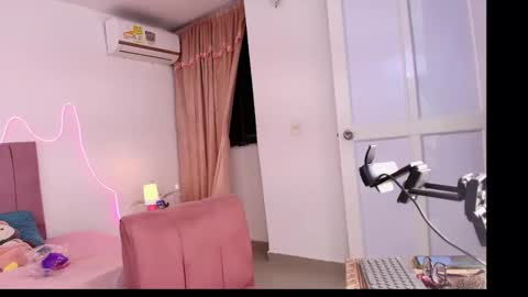 Snapshot of dannagabriella chatting on April 2, 2:20 am dannagabriella online show from April 2, 2:20 am