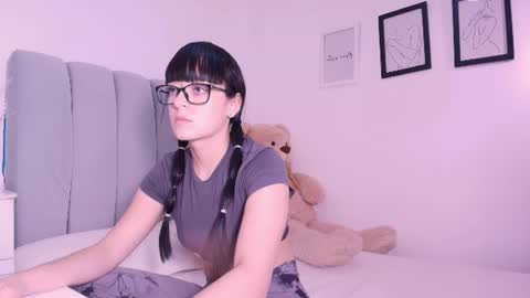 Snapshot of dannahyde chatting on August 3, 6:33 pm Insta DannaBlueX online show from August 3, 6:33 pm