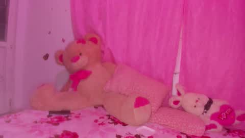 Danna Sofia jeins online show from November 10, 9:08 am