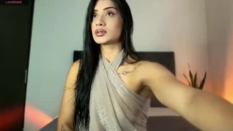 Danna Wells online show from November 17, 7:30 pm