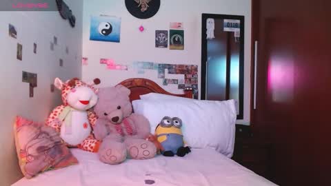 Snapshot of danny__phantom chatting on December 14, 9:45 pm phantom555 online show from December 14, 9:45 pm