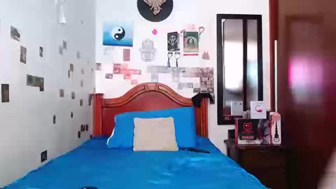 Snapshot of danny__phantom chatting on September 23, 4:32 pm phantom555 online show from September 23, 4:32 pm