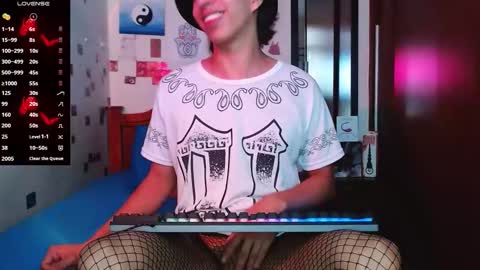 Snapshot of danny__phantom chatting on November 28, 6:54 pm phantom555 online show from November 28, 6:54 pm