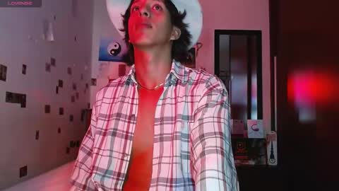 Snapshot of danny__phantom chatting on December 1, 7:41 pm phantom555 online show from December 1, 7:41 pm