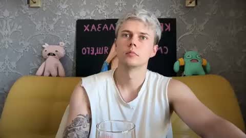 Snapshot of danny_love01 chatting on June 23, 10:46 am danny online show from June 23, 10:46 am