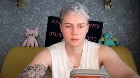 Snapshot of danny_love01 chatting on July 6, 11:51 am danny online show from July 6, 11:51 am