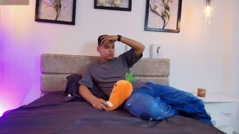 Snapshot of dannysamm chatting on November 23, 1:22 pm dannysamm online show from November 23, 1:22 pm