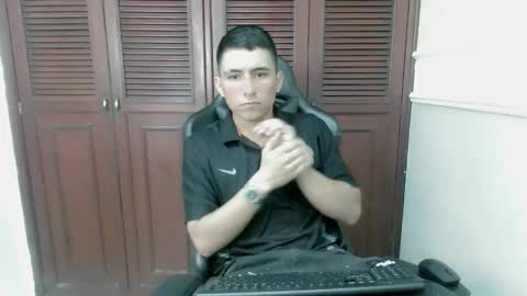 Snapshot of dannyt_hot chatting on November 17, 1:28 pm dannyt_hot online show from November 17, 1:28 pm
