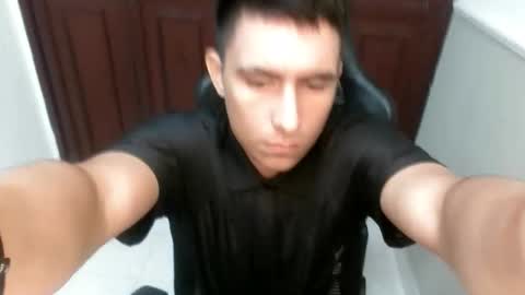 Snapshot of dannyt_hot chatting on November 25, 3:06 am dannyt_hot online show from November 25, 3:06 am