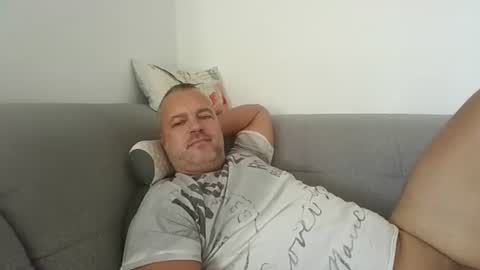 Snapshot of danrud81 chatting on October 1, 11:05 am Daniel online show from October 1, 11:05 am