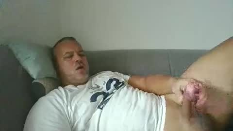 Snapshot of danrud81 chatting on October 6, 6:44 am Daniel online show from October 6, 6:44 am