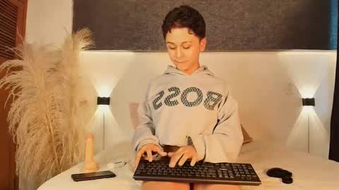 Snapshot of dante_bre chatting on March 12, 3:18 pm dante_bre online show from March 12, 3:18 pm