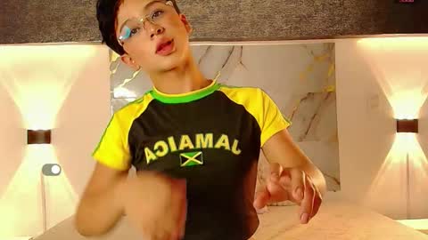 Snapshot of dante_bre chatting on September 16, 1:01 pm dante_bre online show from September 16, 1:01 pm