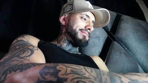 Snapshot of dante_d_angelo_ chatting on June 23, 11:03 pm dante_d_angelo_ online show from June 23, 11:03 pm
