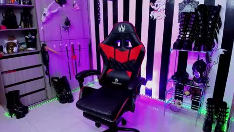 Snapshot of dante_infernos chatting on March 10, 12:59 pm Dante online show from March 10, 12:59 pm