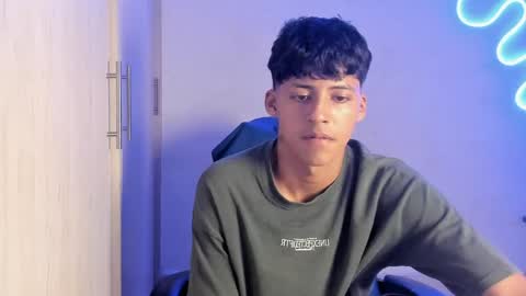 Snapshot of dante_martinez1 chatting on April 17, 10:24 pm dante_martinez1 online show from April 17, 10:24 pm