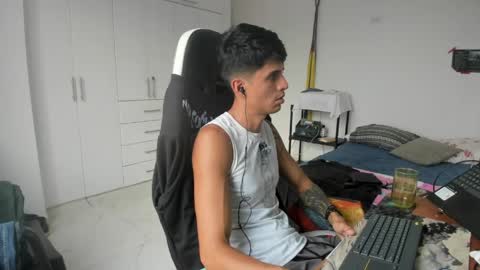 X Dante7373574 online show from April 22, 9:27 pm