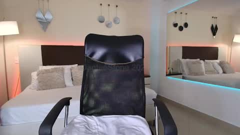 Dante online show from February 13, 5:54 pm