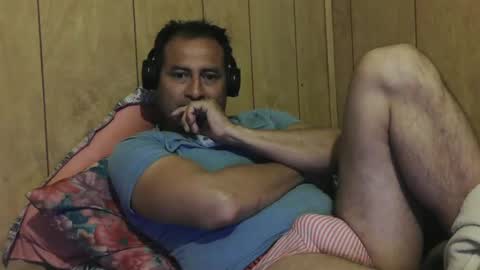 Snapshot of dantehot82 chatting on December 17, 12:34 am dantehot82 online show from December 17, 12:34 am