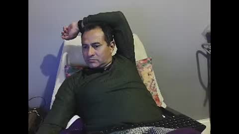 Snapshot of dantehot82 chatting on January 12, 7:32 am dantehot82 online show from January 12, 7:32 am