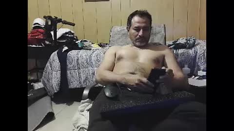 Snapshot of dantehot82 chatting on January 26, 11:29 pm dantehot82 online show from January 26, 11:29 pm