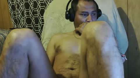 Snapshot of dantehot82 chatting on February 9, 8:33 am dantehot82 online show from February 9, 8:33 am