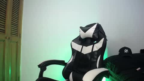 danteread online show from February 24, 9:09 pm