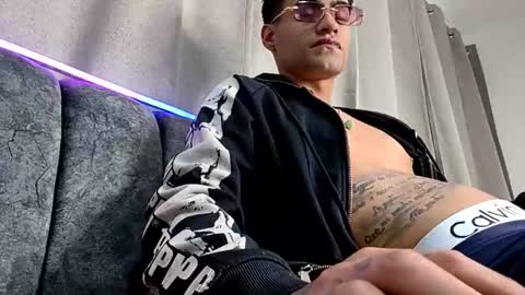 Snapshot of danyel_bigcock chatting on April 5, 5:04 am DANYELL online show from April 5, 5:04 am