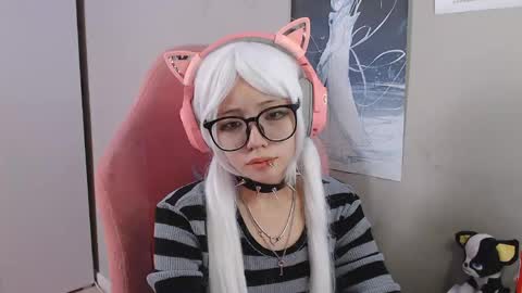 Snapshot of danyelleeyermann chatting on April 27, 1:09 pm danyelleeyermann online show from April 27, 1:09 pm