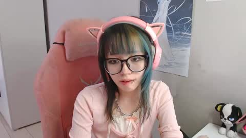 Snapshot of danyelleeyermann chatting on May 4, 1:07 pm danyelleeyermann online show from May 4, 1:07 pm