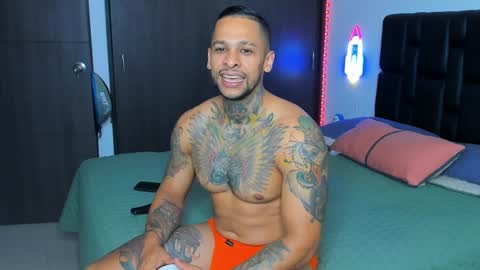 danyfitguy_ online show from December 18, 11:40 pm