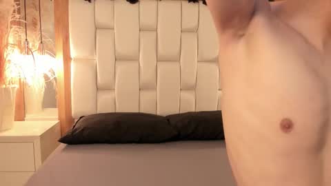 Snapshot of daphne_and_roger chatting on November 10, 11:09 am daphne_and_roger online show from November 10, 11:09 am