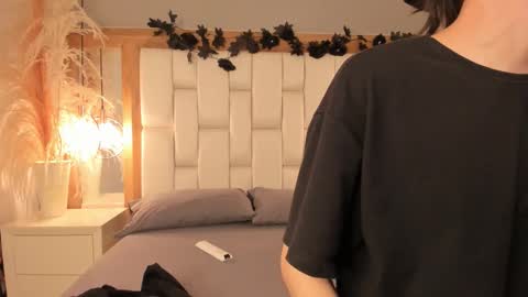 Snapshot of daphne_and_roger chatting on November 20, 11:21 am daphne_and_roger online show from November 20, 11:21 am