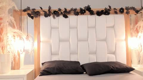 Snapshot of daphne_and_roger chatting on November 29, 10:51 am daphne_and_roger online show from November 29, 10:51 am