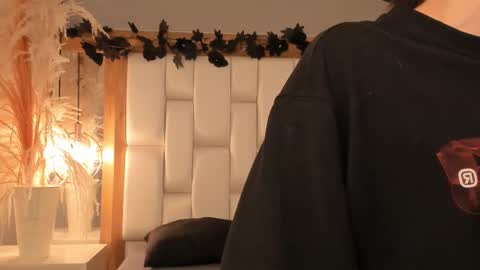 Snapshot of daphne_and_roger chatting on December 4, 10:57 am daphne_and_roger online show from December 4, 10:57 am