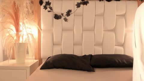 daphne_and_roger online show from December 19, 11:06 am