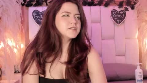 daphne_and_roger online show from April 18, 7:07 pm