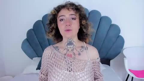 Daphne Blunt online show from December 3, 3:41 am