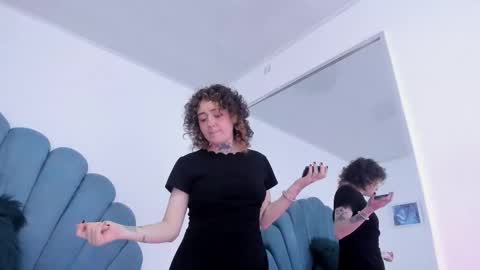 Daphne Blunt online show from December 4, 3:26 am