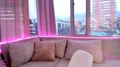 Snapshot of daphne_chers chatting on October 22, 8:08 pm daphne_chers online show from October 22, 8:08 pm