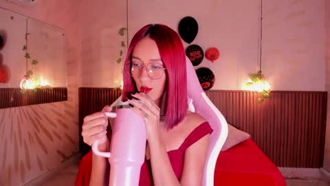 Snapshot of daphne_courtis chatting on October 28, 3:21 am Daphne online show from October 28, 3:21 am