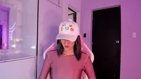 Snapshot of daphne_courtis chatting on November 10, 3:05 am Daphne online show from November 10, 3:05 am