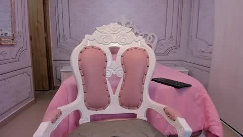 Snapshot of daphne_fox_ chatting on March 9, 12:09 pm Daphne  online show from March 9, 12:09 pm