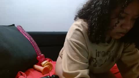Snapshot of daphne_grande chatting on March 21, 3:11 am daphne_grande online show from March 21, 3:11 am