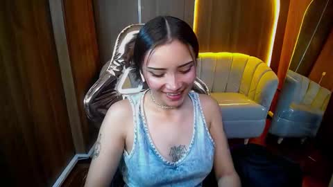 daphne_nicole_b online show from March 5, 12:45 pm