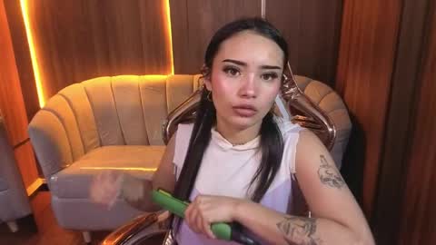 daphne_nicole_b online show from April 8, 12:49 pm